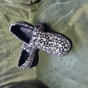Womens size 9 Born Concept shoes